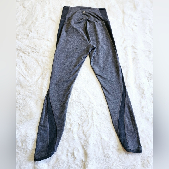Lululemon Featherlight Tight Size 4. - Picture 10 of 15